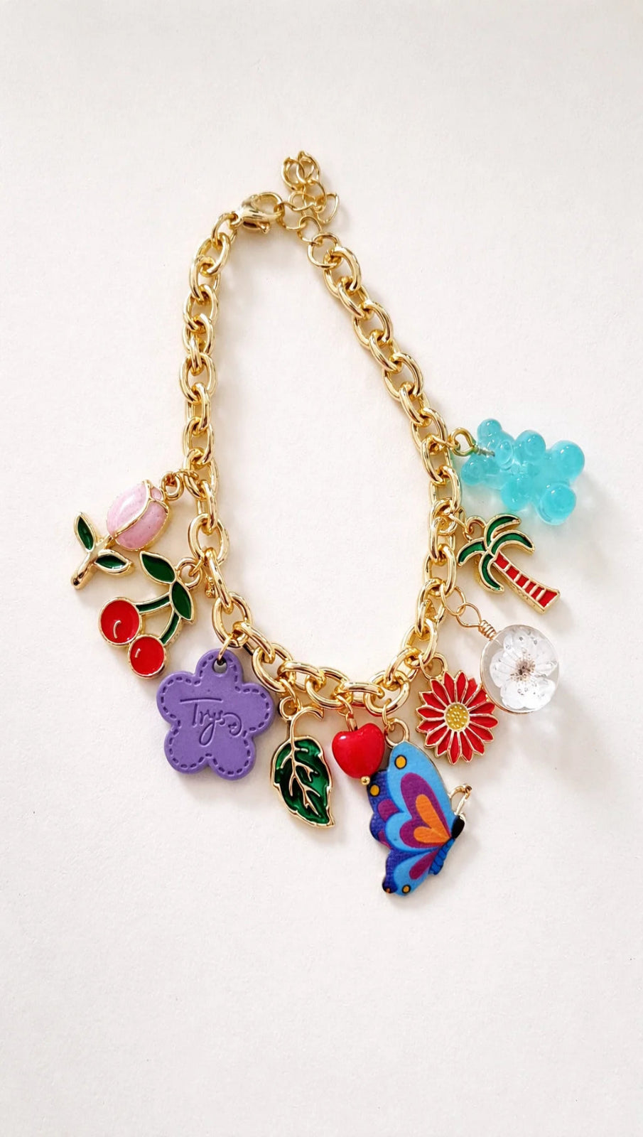 Pulsera Dorada con Dijes Multicolor para Mujer