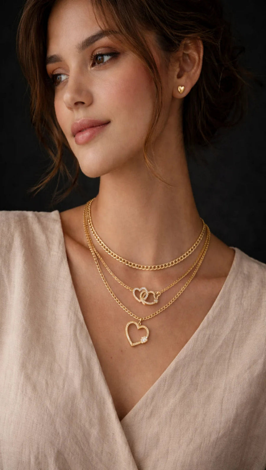 Set Collar y Aretes Dorados con Corazones para Mujer