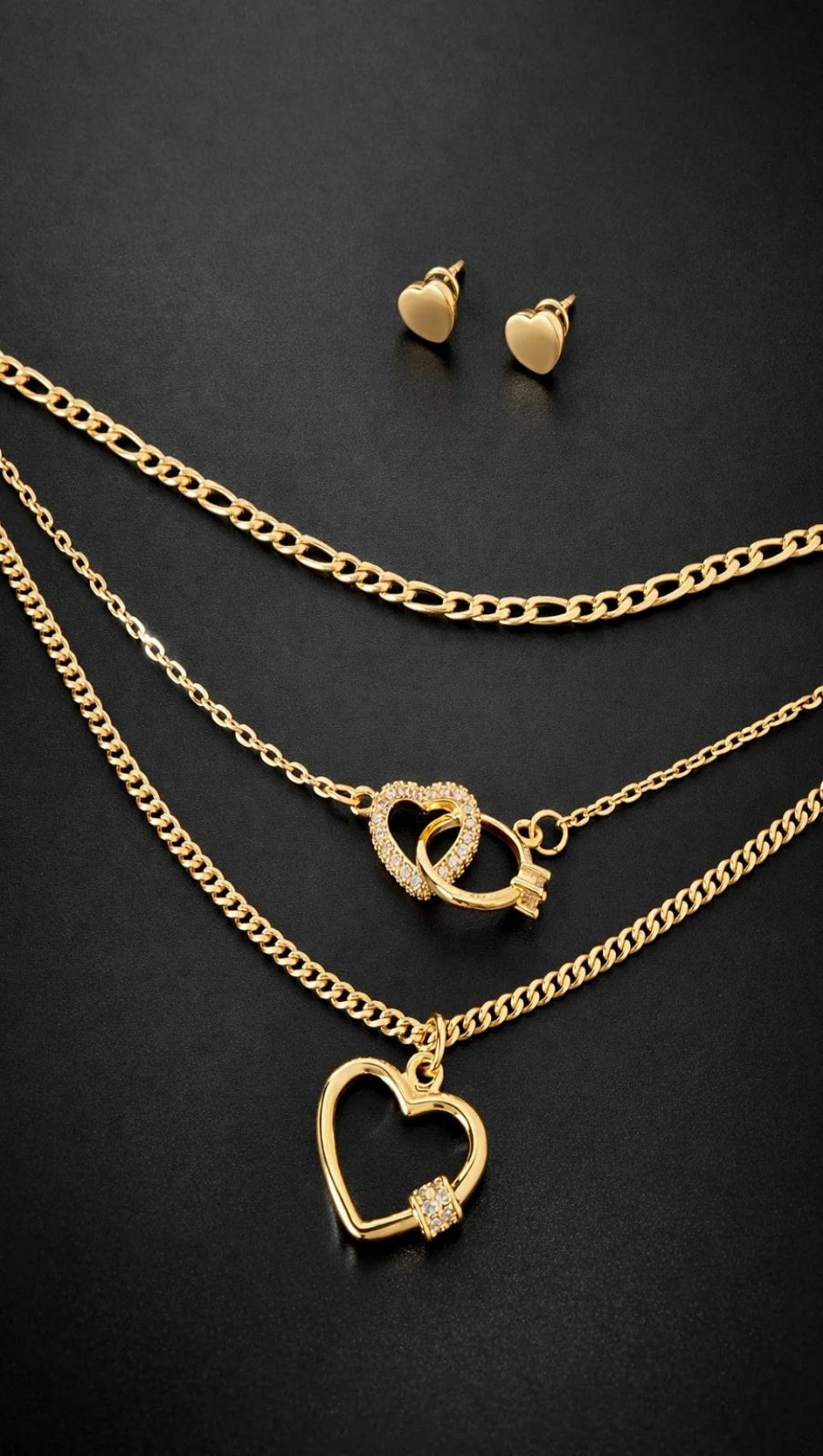 Set Collar y Aretes Dorados con Corazones para Mujer